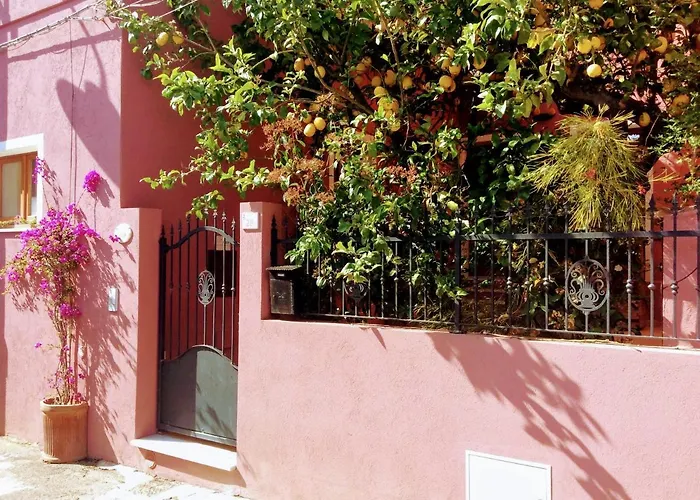 Oda ve Kahvaltı La Perla Del Sud