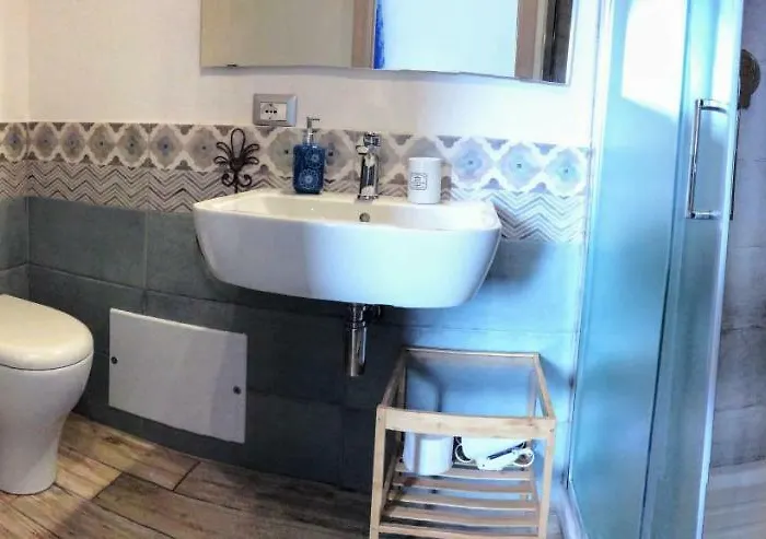 Oda ve Kahvaltı La Perla Del Sud 4*